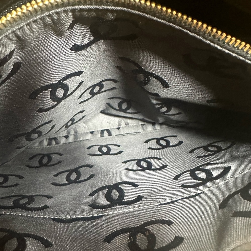 CHANEL CHEVRON lambskin shoulder/handbag - Picture 11 of 14